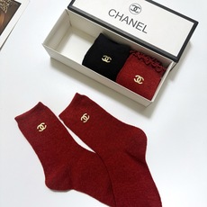 爆款回货 配包装 🌟【一盒3 双】 🌟Chanel 香奈儿 经典字母 logo羊毛 中筒袜 !超级软糯亲肤! 🌟in 爆款回货 配包装 🌟【一盒3 双】 🌟Chanel 香奈儿 经典字母 logo羊毛 中筒袜 !超级软糯亲肤! 🌟in