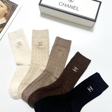 配包装 🌟【一盒5双】 🌟Chanel 香奈儿 经典字母 logo羊绒 中筒袜 !超级软糯亲肤! 🌟ins爆款!专柜在 配包装 🌟【一盒5双】 🌟Chanel 香奈儿 经典字母 logo羊绒 中筒袜 !超级软糯亲肤! 🌟ins爆款!专柜在