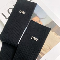 配包装 🌟【一盒一双】 🌟Miumiu 缪缪 经典字母logo纯棉长筒袜 小腿袜 🌟重工装饰个性时尚! 🌟ins爆款! 配包装 🌟【一盒一双】 🌟Miumiu 缪缪 经典字母logo纯棉长筒袜 小腿袜 🌟重工装饰个性时尚! 🌟ins爆款!