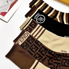 配包装 🌟【一盒5 双】 🌟Fendi 芬迪 经典字母logo 纯棉中筒袜 ,ins超火爆中筒袜 纯棉小腿袜,纯棉 配包装 🌟【一盒5 双】 🌟Fendi 芬迪 经典字母logo 纯棉中筒袜 ,ins超火爆中筒袜 纯棉小腿袜,纯棉