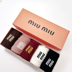 配包装 🌟【一盒5 双】 🌟缪缪 miumiu欧美大牌 经典字母 logo 水貂绒中筒袜 !超级软糯亲肤! 🌟ins爆 配包装 🌟【一盒5 双】 🌟缪缪 miumiu欧美大牌 经典字母 logo 水貂绒中筒袜 !超级软糯亲肤! 🌟ins爆