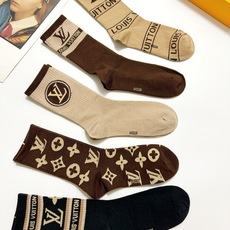 配包装 🌟【一盒5双】 🌟LV 路易威登 经典字母logo 纯棉中筒袜 ,ins超火爆短袜,纯棉面料,潮人必备 , 配包装 🌟【一盒5双】 🌟LV 路易威登 经典字母logo 纯棉中筒袜 ,ins超火爆短袜,纯棉面料,潮人必备 ,