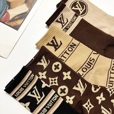 配包装 🌟【一盒5双】 🌟LV 路易威登 经典字母logo 纯棉中筒袜 ,ins超火爆短袜,纯棉面料,潮人必备 , 配包装 🌟【一盒5双】 🌟LV 路易威登 经典字母logo 纯棉中筒袜 ,ins超火爆短袜,纯棉面料,潮人必备 ,