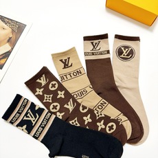配包装 🌟【一盒5双】 🌟LV 路易威登 经典字母logo 纯棉中筒袜 ,ins超火爆短袜,纯棉面料,潮人必备 , 配包装 🌟【一盒5双】 🌟LV 路易威登 经典字母logo 纯棉中筒袜 ,ins超火爆短袜,纯棉面料,潮人必备 ,