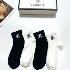 配包装 🌟【一盒4双】 🌟Chanel 香奈儿 经典字母logo 纯棉短筒袜 经典纯色短袜 🌟ins爆款!专柜在售ing 配包装 🌟【一盒4双】 🌟Chanel 香奈儿 经典字母logo 纯棉短筒袜 经典纯色短袜 🌟ins爆款!专柜在售ing