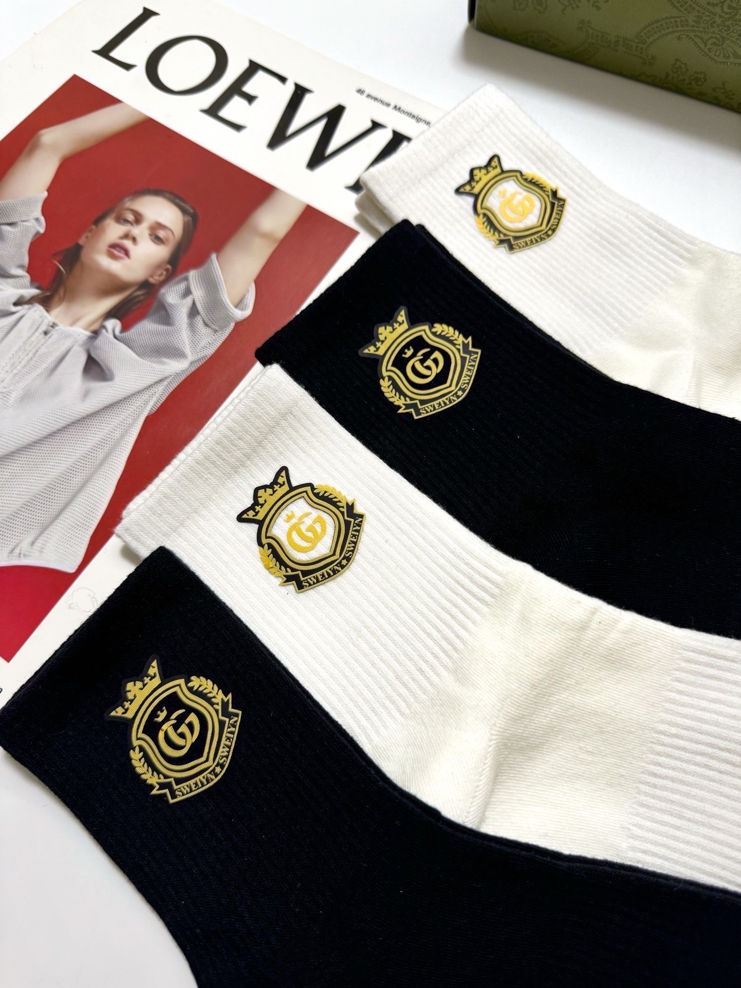 配包装 🌟【一盒4 双】 🌟Gucci 古琦 经典字母logo纯棉中筒袜 🌟ins爆款!专柜在售ing 🌟好看到爆炸 配包装 🌟【一盒4 双】 🌟Gucci 古琦 经典字母logo纯棉中筒袜 🌟ins爆款!专柜在售ing 🌟好看到爆炸