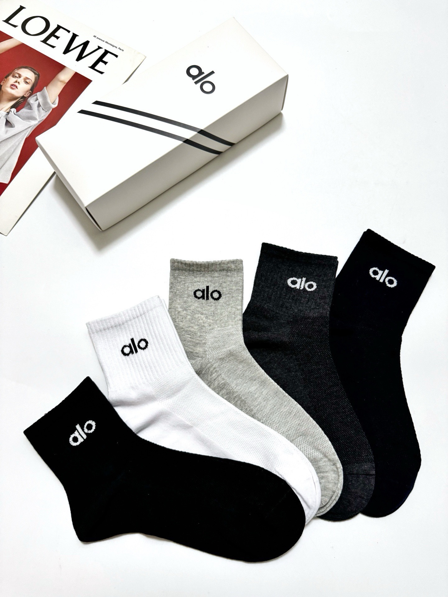 配包装 🌟【一盒5 双】 🌟alo 经典纯色 字母logo 纯棉短筒袜 ，男女同款 🌟ins爆款！专柜在售ing 🌟原单