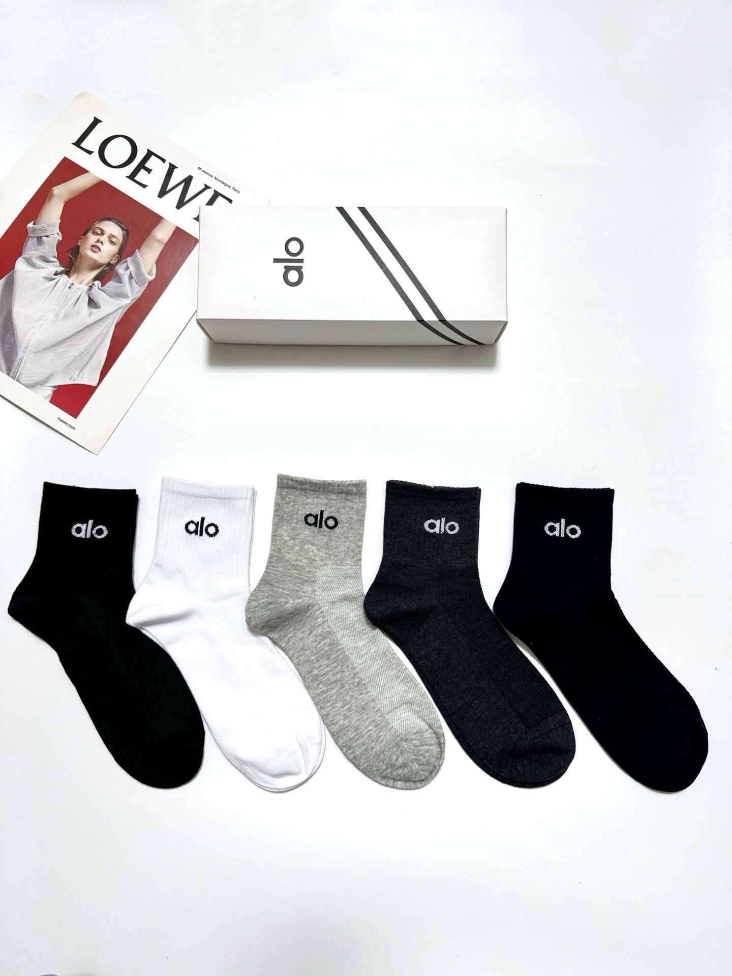 配包装 🌟【一盒5 双】 🌟alo 经典纯色 字母logo 纯棉短筒袜 ，男女同款 🌟ins爆款！专柜在售ing 🌟原单