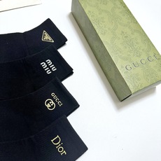 配包装 🌟【一盒4双】 🌟Gucci/Prada/miumiu/dior 欧美大牌 经典纯色 字母logo 纯棉短筒袜 配包装 🌟【一盒4双】 🌟Gucci/Prada/miumiu/dior 欧美大牌 经典纯色 字母logo 纯棉短筒袜