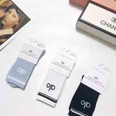 配包装 🌟【一盒3双】 🌟 alo 经典字母logo 纯棉中筒袜 ,ins超火爆小腿短袜,纯棉面料,潮人必备 ,经 配包装 🌟【一盒3双】 🌟 alo 经典字母logo 纯棉中筒袜 ,ins超火爆小腿短袜,纯棉面料,潮人必备 ,经