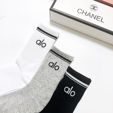 配包装 🌟【一盒3双】 🌟 alo 经典字母logo 纯棉中筒袜 ,ins超火爆小腿短袜,纯棉面料,潮人必备 ,经 配包装 🌟【一盒3双】 🌟 alo 经典字母logo 纯棉中筒袜 ,ins超火爆小腿短袜,纯棉面料,潮人必备 ,经