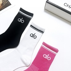 配包装 🌟【一盒3双】 🌟 alo 经典字母logo 纯棉中筒袜 ,ins超火爆小腿短袜,纯棉面料,潮人必备 ,经 配包装 🌟【一盒3双】 🌟 alo 经典字母logo 纯棉中筒袜 ,ins超火爆小腿短袜,纯棉面料,潮人必备 ,经