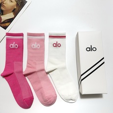 配包装 🌟【一盒3双】 🌟 alo 经典字母logo 纯棉中筒袜 ,ins超火爆小腿短袜,纯棉面料,潮人必备 ,经 配包装 🌟【一盒3双】 🌟 alo 经典字母logo 纯棉中筒袜 ,ins超火爆小腿短袜,纯棉面料,潮人必备 ,经