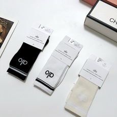 配包装 🌟【一盒3双】 🌟 alo 经典字母logo 纯棉中筒袜 ,ins超火爆小腿短袜,纯棉面料,潮人必备 ,经 配包装 🌟【一盒3双】 🌟 alo 经典字母logo 纯棉中筒袜 ,ins超火爆小腿短袜,纯棉面料,潮人必备 ,经