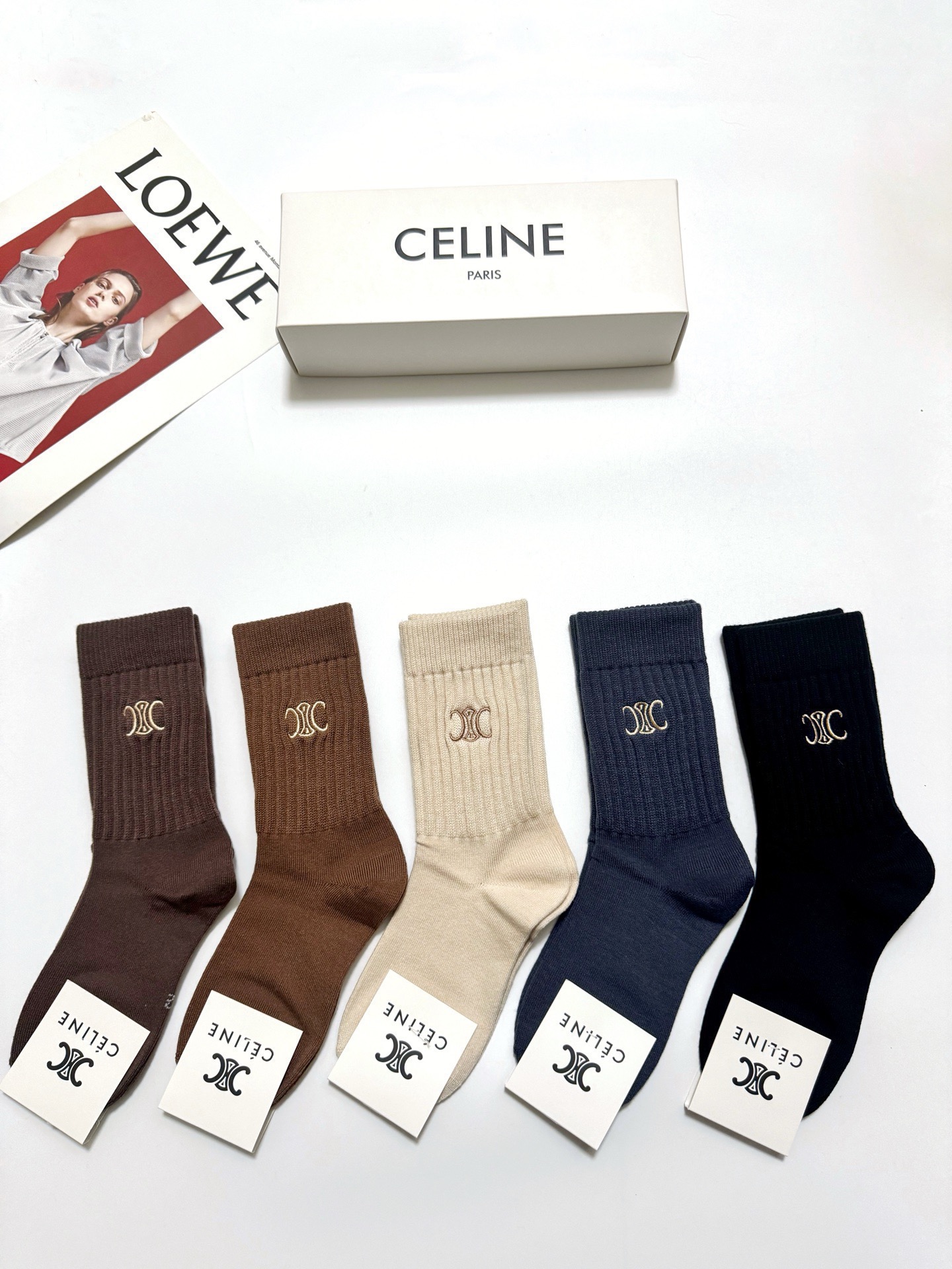 配包装 🌟【一盒5 双】 🌟Celine 赛琳 经典刺绣字母logo 羊绒混纺中筒袜 ,软糯亲肤,ins超火爆配色 配包装 🌟【一盒5 双】 🌟Celine 赛琳 经典刺绣字母logo 羊绒混纺中筒袜 ,软糯亲肤,ins超火爆配色