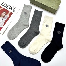 配包装 🌟【一盒5 双】 🌟Gucci 古琦 经典刺绣字母logo 纯棉 混纺中筒袜 ,软糯亲肤,ins超火爆配色 配包装 🌟【一盒5 双】 🌟Gucci 古琦 经典刺绣字母logo 纯棉 混纺中筒袜 ,软糯亲肤,ins超火爆配色