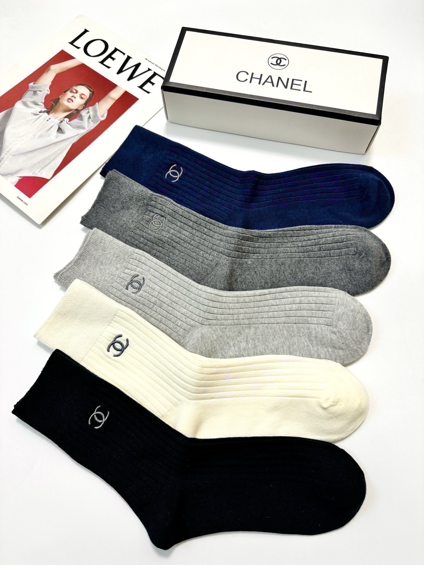 配包装 🌟【一盒5双】 🌟Chanel 香奈儿 经典字母 logo双针针织 纯棉 中筒袜  ！超级软糯亲肤！ 🌟ins爆