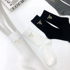 配包装 🌟【一盒3 双】 🌟Prada 普拉达经典字母logo 纯棉中筒袜 小腿袜 🌟ins爆款!专柜在售ing 🌟好 配包装 🌟【一盒3 双】 🌟Prada 普拉达经典字母logo 纯棉中筒袜 小腿袜 🌟ins爆款!专柜在售ing 🌟好