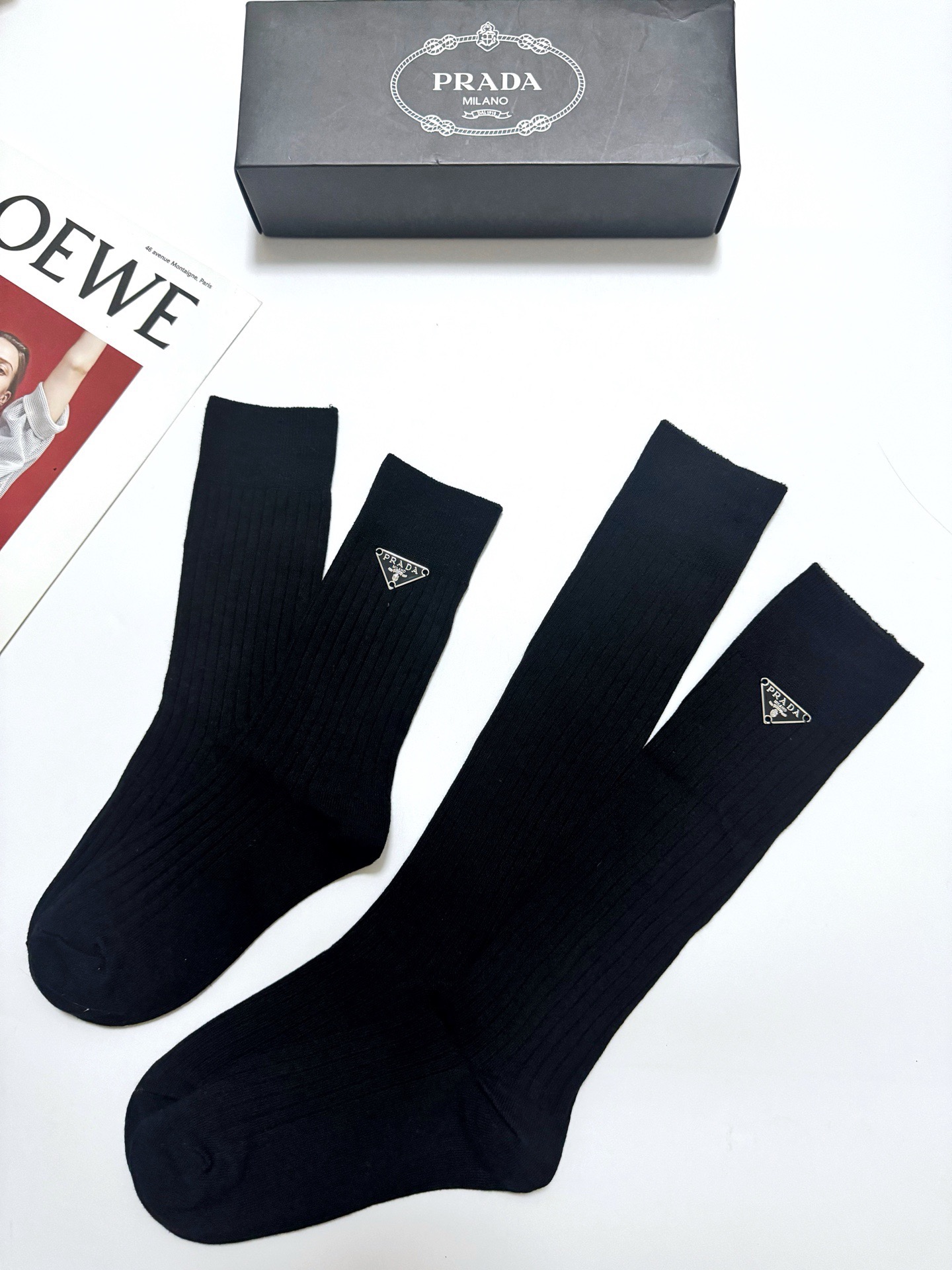 配包装 🌟【一盒2双】 🌟Prada 普拉达 经典三角标 字母logo纯棉长筒袜 小腿袜 🌟重工装饰个性时尚 🌟ins 配包装 🌟【一盒2双】 🌟Prada 普拉达 经典三角标 字母logo纯棉长筒袜 小腿袜 🌟重工装饰个性时尚 🌟ins