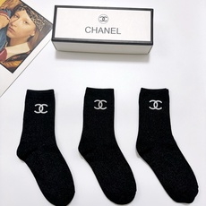 配包装 🌟【一盒3双】 🌟Chanel 香奈儿 经典字母logo 金银丝混纺 纯棉中筒袜 ,重工配饰,ins超火爆红人 配包装 🌟【一盒3双】 🌟Chanel 香奈儿 经典字母logo 金银丝混纺 纯棉中筒袜 ,重工配饰,ins超火爆红人