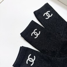 配包装 🌟【一盒3双】 🌟Chanel 香奈儿 经典字母logo 金银丝混纺 纯棉中筒袜 ,重工配饰,ins超火爆红人 配包装 🌟【一盒3双】 🌟Chanel 香奈儿 经典字母logo 金银丝混纺 纯棉中筒袜 ,重工配饰,ins超火爆红人