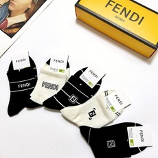 配包装 🌟【一盒5 双】 🌟芬迪FENDI 经典字母logo 纯棉中筒袜 ,ins超火爆短袜,纯棉面料,潮人必备 配包装 🌟【一盒5 双】 🌟芬迪FENDI 经典字母logo 纯棉中筒袜 ,ins超火爆短袜,纯棉面料,潮人必备
