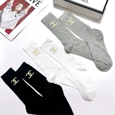 配包装 🌟【一盒3 双】 🌟Chanel 香奈儿 经典字母logo 超薄透气中筒袜 ,ins超火爆空调袜,潮人必备 , 配包装 🌟【一盒3 双】 🌟Chanel 香奈儿 经典字母logo 超薄透气中筒袜 ,ins超火爆空调袜,潮人必备 ,