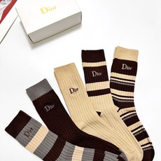 配包装 🌟【一盒3 双】 🌟 Dior 迪奥 经典字母logo纯棉 中筒袜 🌟经典配色个性时尚 🌟ins爆款!专柜在 配包装 🌟【一盒3 双】 🌟 Dior 迪奥 经典字母logo纯棉 中筒袜 🌟经典配色个性时尚 🌟ins爆款!专柜在