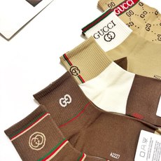 配包装 🌟【一盒5双】 🌟Gucci 古琦 经典字母logo 纯棉中筒袜 ,ins超火爆短袜,纯棉面料,潮人必备 配包装 🌟【一盒5双】 🌟Gucci 古琦 经典字母logo 纯棉中筒袜 ,ins超火爆短袜,纯棉面料,潮人必备