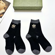 配包装 🌟【一盒2 双】 🌟Gucci 古琦 经典字母logo 纯棉中筒袜 ,ins超火爆短袜,纯棉面料,潮人必 配包装 🌟【一盒2 双】 🌟Gucci 古琦 经典字母logo 纯棉中筒袜 ,ins超火爆短袜,纯棉面料,潮人必