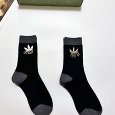 配包装 🌟【一盒2 双】 🌟Gucci 古琦 经典字母logo 纯棉中筒袜 ,ins超火爆短袜,纯棉面料,潮人必 配包装 🌟【一盒2 双】 🌟Gucci 古琦 经典字母logo 纯棉中筒袜 ,ins超火爆短袜,纯棉面料,潮人必