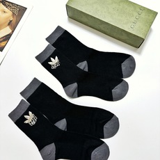 配包装 🌟【一盒2 双】 🌟Gucci 古琦 经典字母logo 纯棉中筒袜 ,ins超火爆短袜,纯棉面料,潮人必 配包装 🌟【一盒2 双】 🌟Gucci 古琦 经典字母logo 纯棉中筒袜 ,ins超火爆短袜,纯棉面料,潮人必
