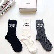 配包装 🌟【一盒3 双】 🌟Chanel 香奈儿 经典字母logo 纯棉中筒袜 小腿袜 🌟ins爆款!专柜在售ing 配包装 🌟【一盒3 双】 🌟Chanel 香奈儿 经典字母logo 纯棉中筒袜 小腿袜 🌟ins爆款!专柜在售ing