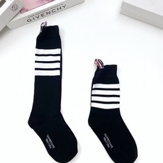 配原版盒 🌟【一盒2 双】 🌟THOM BROWNE · 桑姆 布朗尼❗ 🌟超级爆款!网红小腿袜,中筒袜+长筒袜,经典爆 配原版盒 🌟【一盒2 双】 🌟THOM BROWNE · 桑姆 布朗尼❗ 🌟超级爆款!网红小腿袜,中筒袜+长筒袜,经典爆