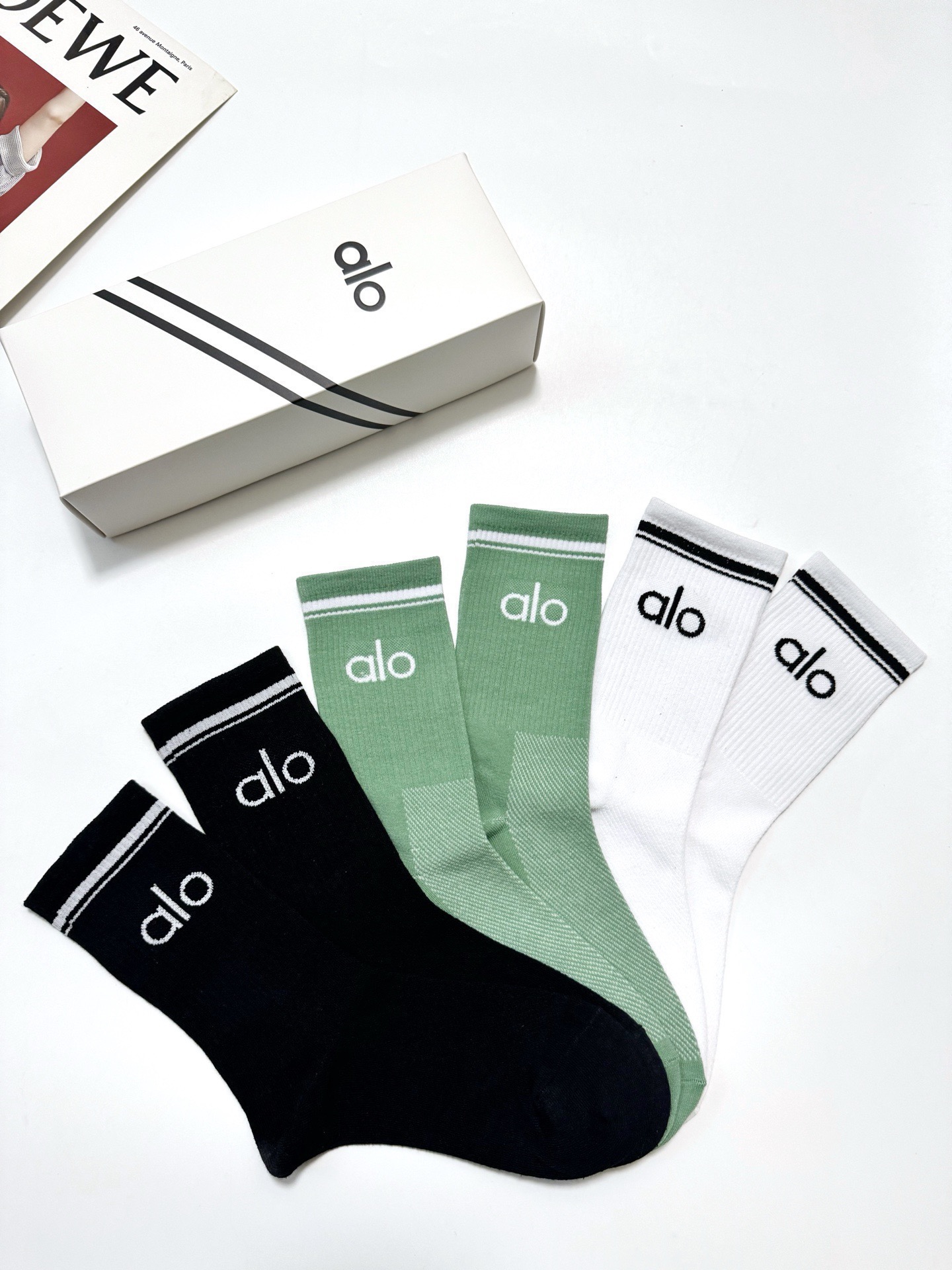 配包装 🌟【一盒3双】  🌟 alo 经典字母logo 纯棉中筒袜   ，ins超火爆小腿短袜，纯棉面料，潮人必备 ，经