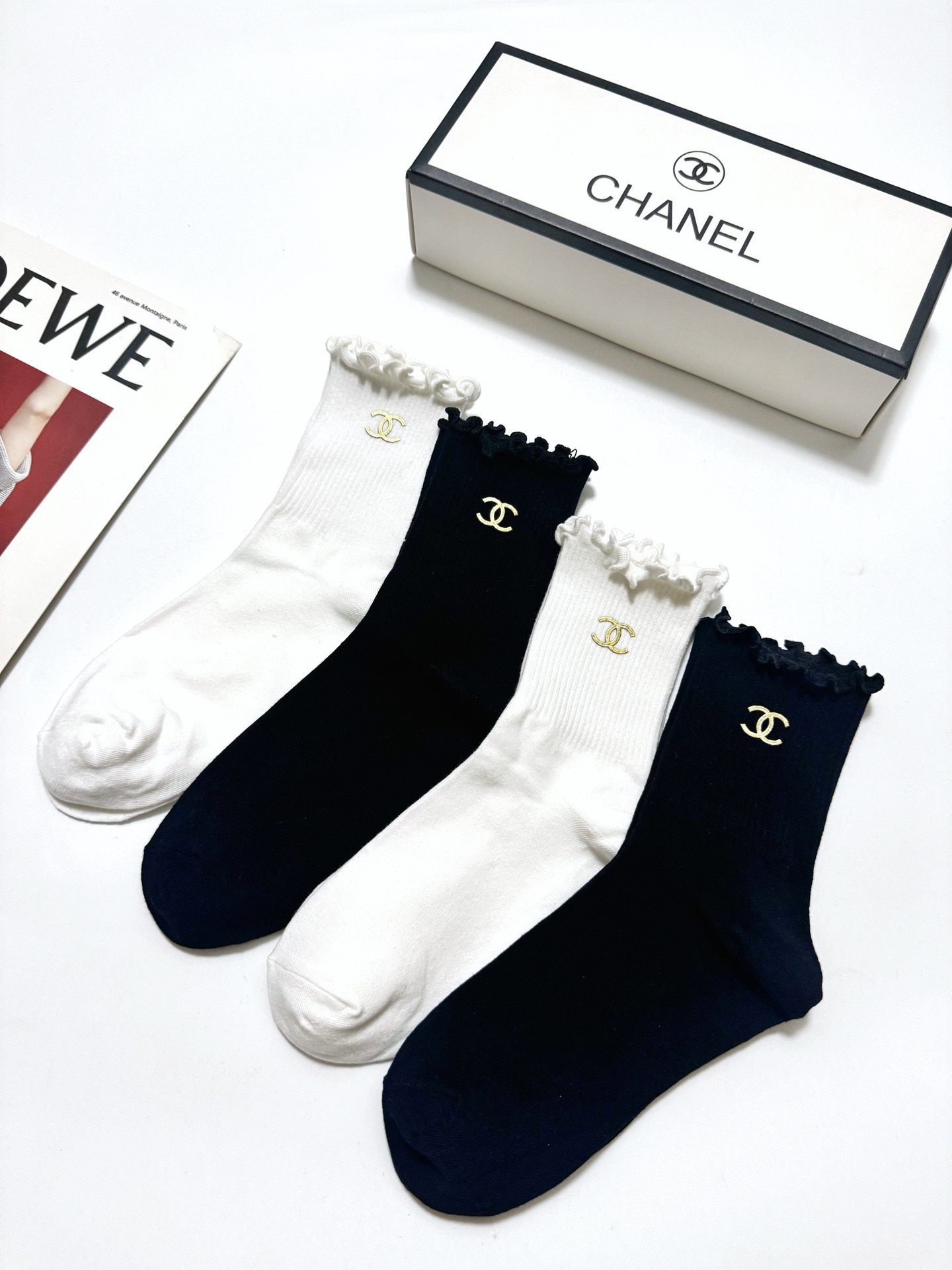 配包装 🌟【一盒4双】 🌟Chanel 香奈儿 经典纯色 字母logo 纯棉木耳边中筒袜  🌟ins爆款！专柜在售ing