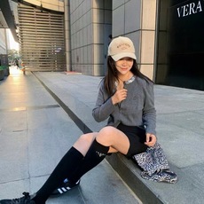 配包装 🌟【一盒一双】 🌟Prada 普拉达 经典字母logo纯棉长筒袜 小腿袜 🌟重工装饰个性时尚 🌟ins爆款!专 配包装 🌟【一盒一双】 🌟Prada 普拉达 经典字母logo纯棉长筒袜 小腿袜 🌟重工装饰个性时尚 🌟ins爆款!专