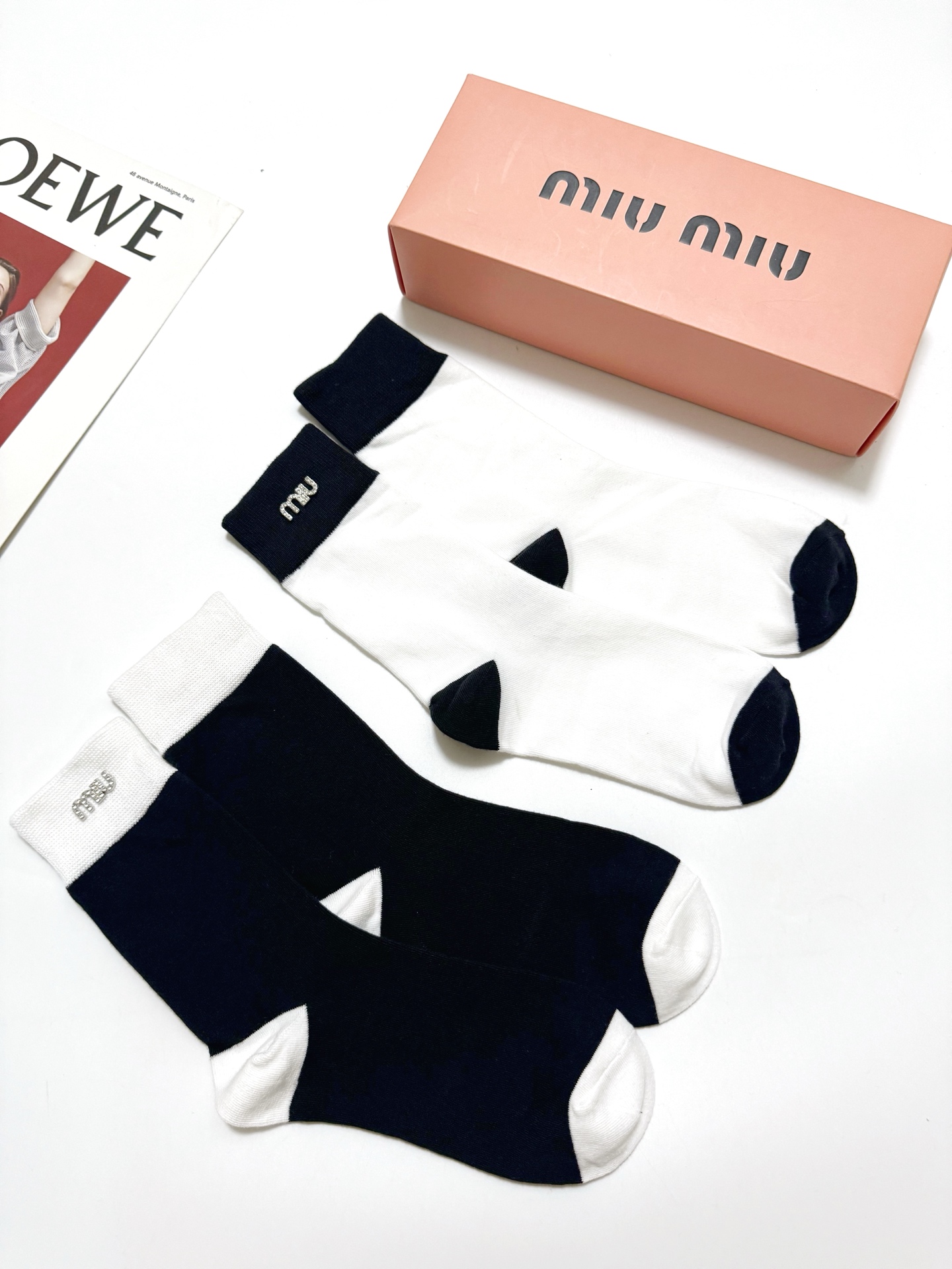 配包装 🌟【一盒2双】  🌟miumiu 缪缪 经典字母logo 纯棉中筒袜   ，ins超火爆短袜，纯棉面料，潮人必备