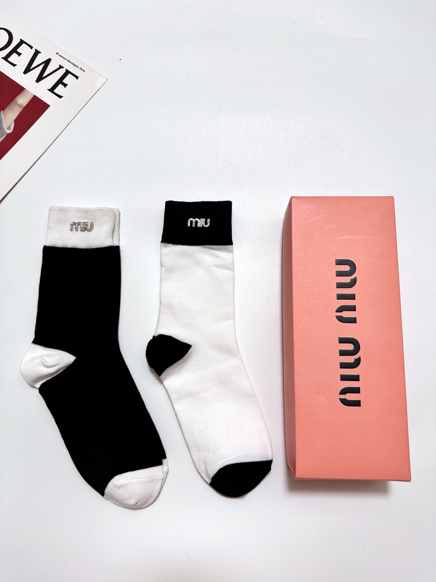NO:940637,Comes with packaging [2 pairs in a box] miumiu classic letter logo pure cotton mid-calf socks, ins super popular socks, pure cotton fabric, a must-have for fashionistas, classic color matching, personalized, fashionable and versatile, you deserve it Socks, stockings, socks, miumiu, socks19860909配包装【一盒2双】 miumiu 缪缪 经典字母logo 纯棉中筒袜,ins超火爆短袜,纯棉面料,潮人必备 ,经典配色 个性时尚百搭款,你值得拥有哦袜子,丝袜,袜子,miumiu,socks,accessory