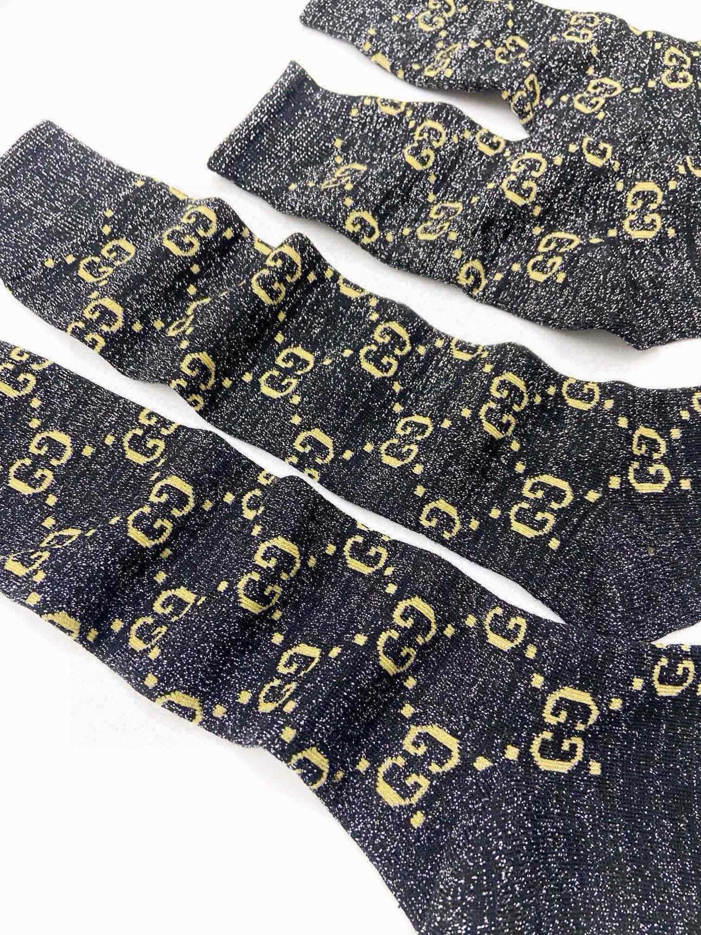 配包装 🌟【一盒2 双】 🌟Gucci 古奇 爆款金银丝长筒袜 中筒袜，超级火爆小腿袜🔥双针针织混纺金银丝材质，超完美结