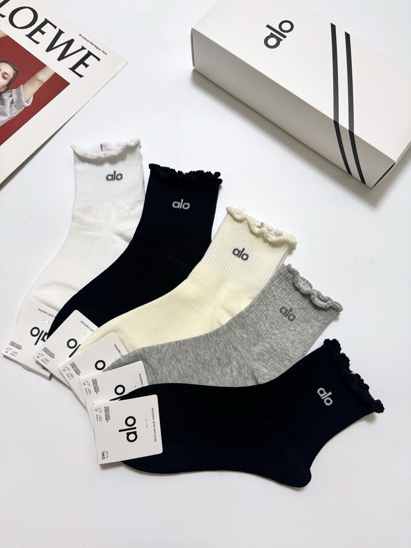 配包装 🌟【一盒5 双】  🌟alo 经典字母logo纯棉短袜 中筒袜 ，  男女同款，ins超火爆红人同款，精美纯棉 