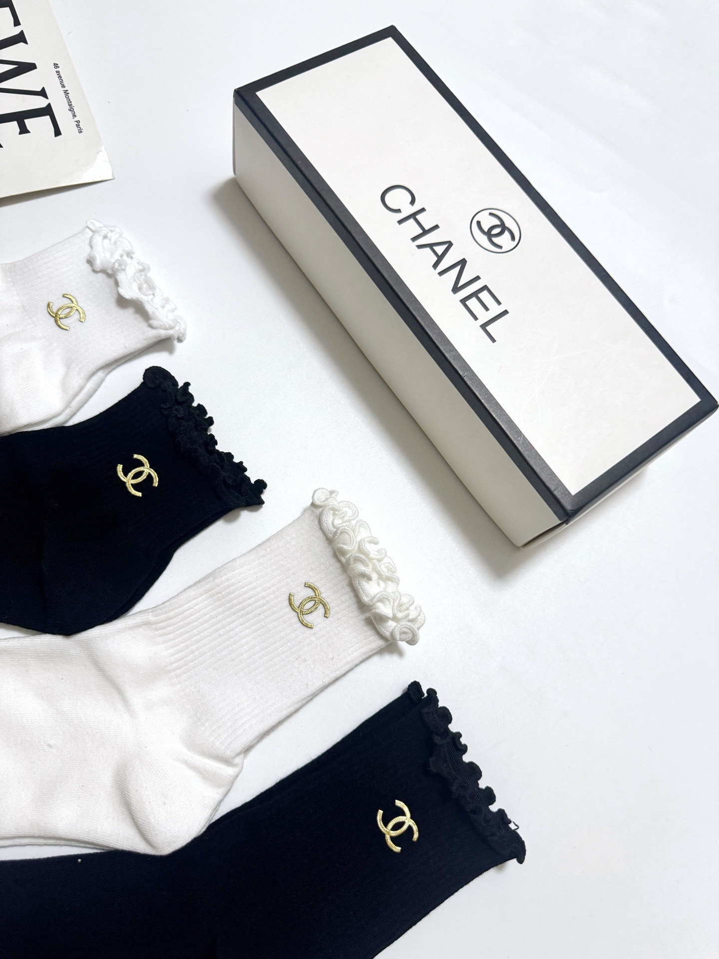配包装 🌟【一盒4双】 🌟Chanel 香奈儿 经典字母logo 木耳边纯棉中筒袜 短筒袜经典纯色 🌟ins爆款！专柜在