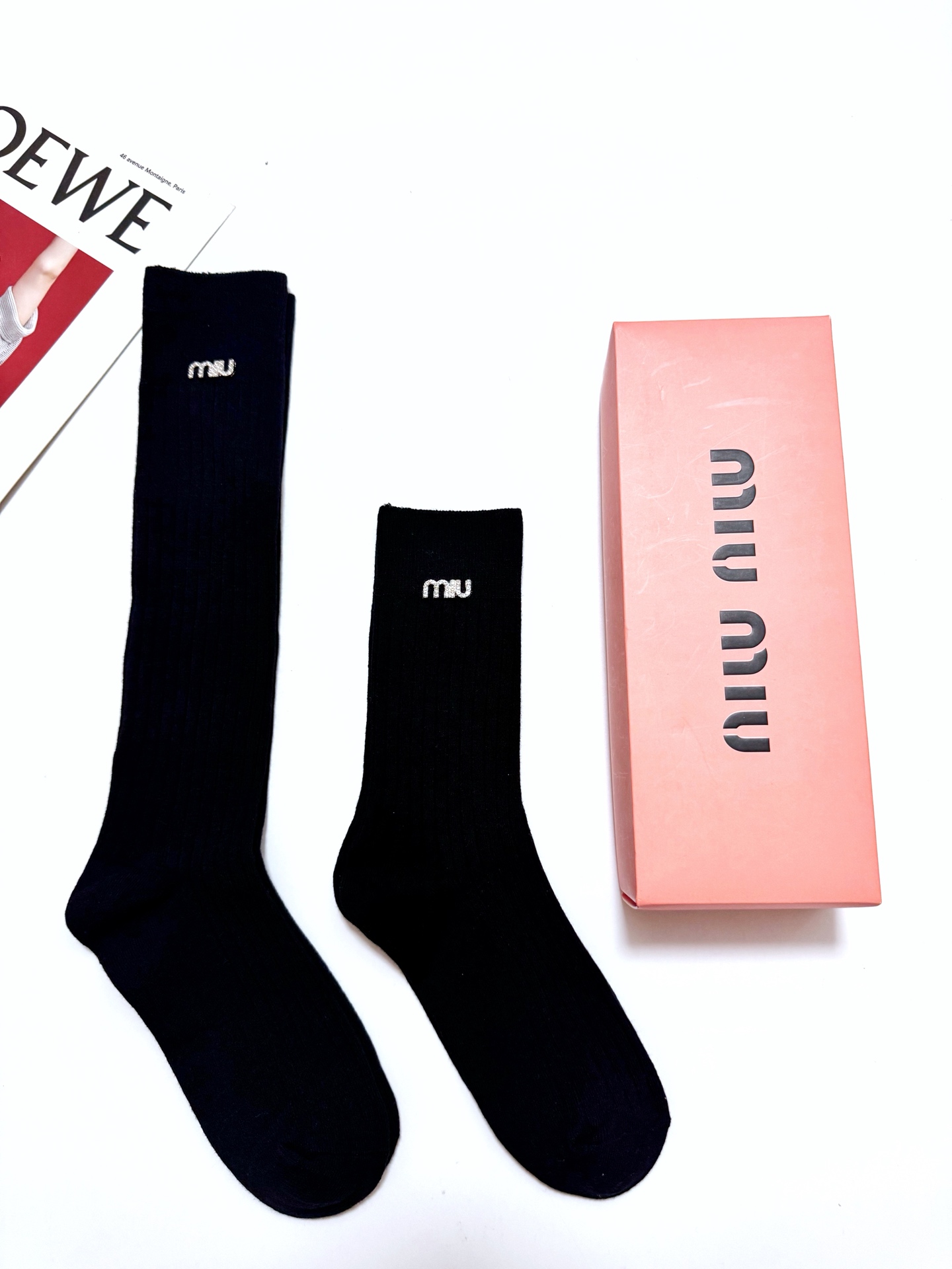配包装 🌟【一盒2双】  🌟缪缪 miumiu 经典字母logo 纯棉高筒袜/中筒袜   ，ins超火爆小腿袜，纯棉面料