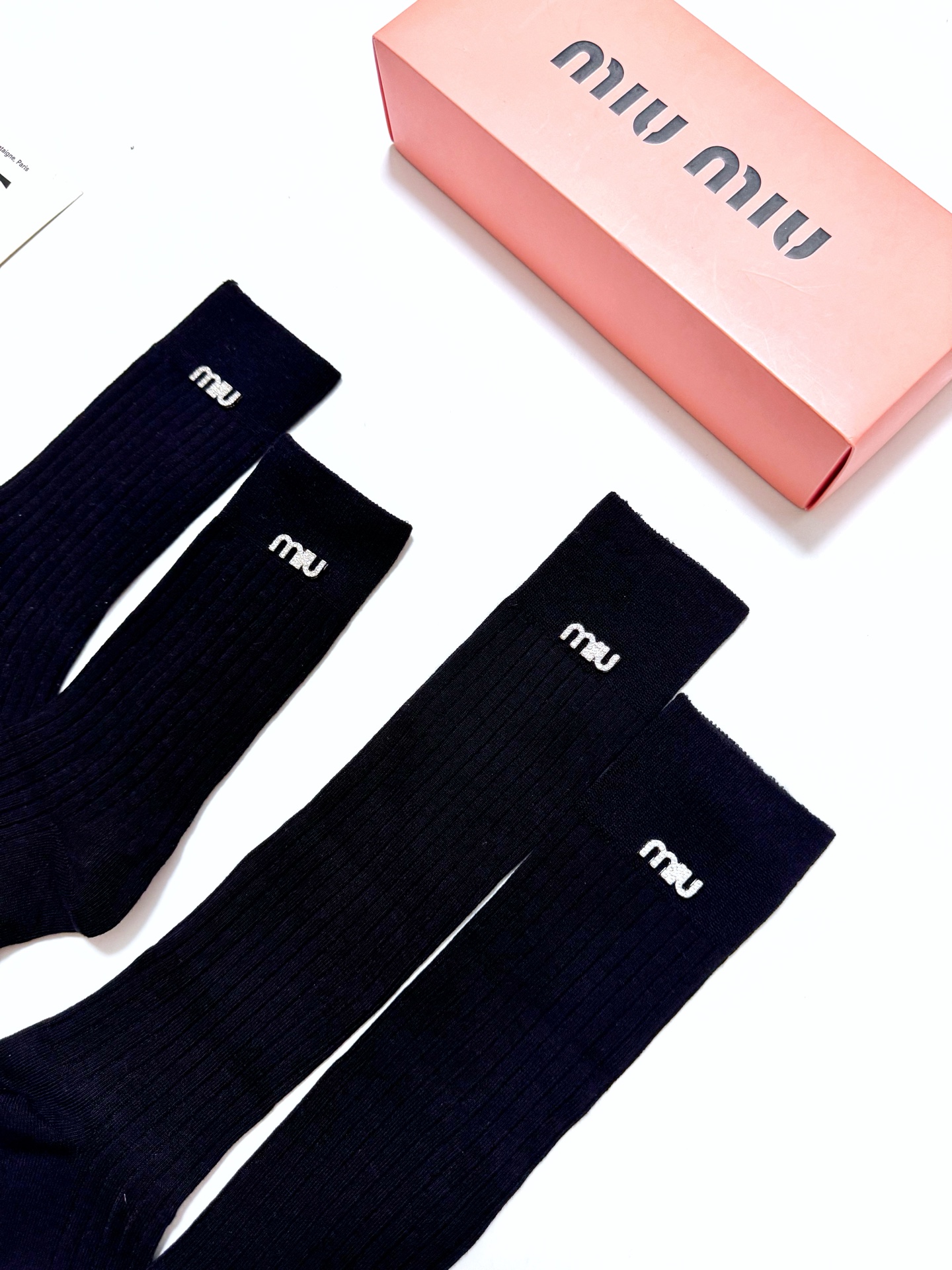 配包装 🌟【一盒2双】  🌟缪缪 miumiu 经典字母logo 纯棉高筒袜/中筒袜   ，ins超火爆小腿袜，纯棉面料