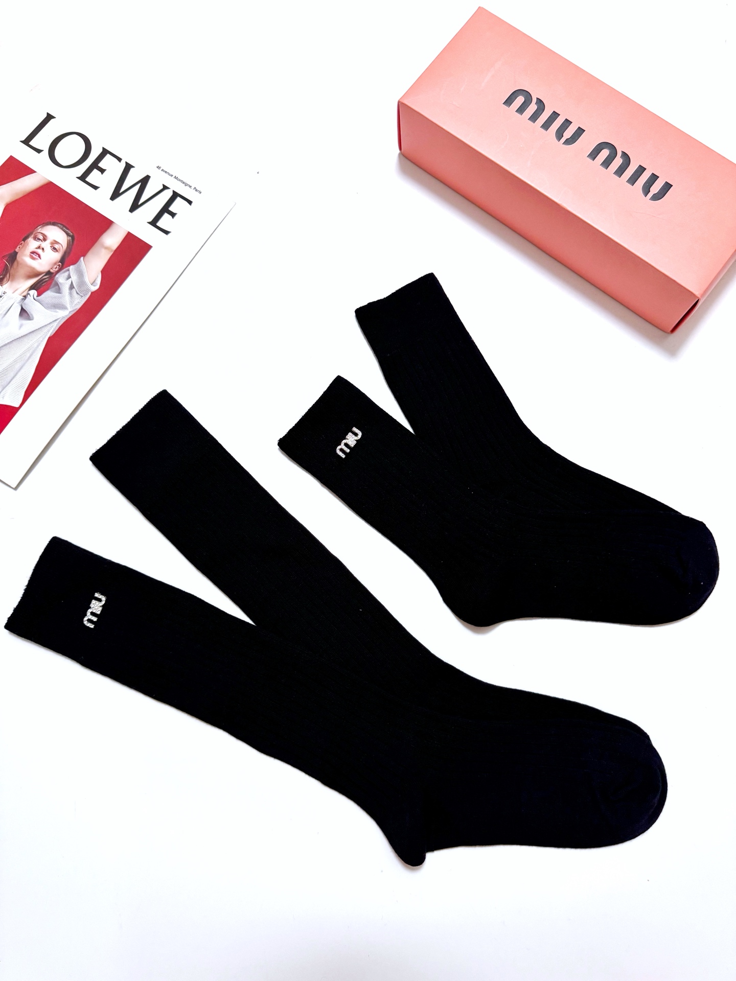 配包装 🌟【一盒2双】  🌟缪缪 miumiu 经典字母logo 纯棉高筒袜/中筒袜   ，ins超火爆小腿袜，纯棉面料