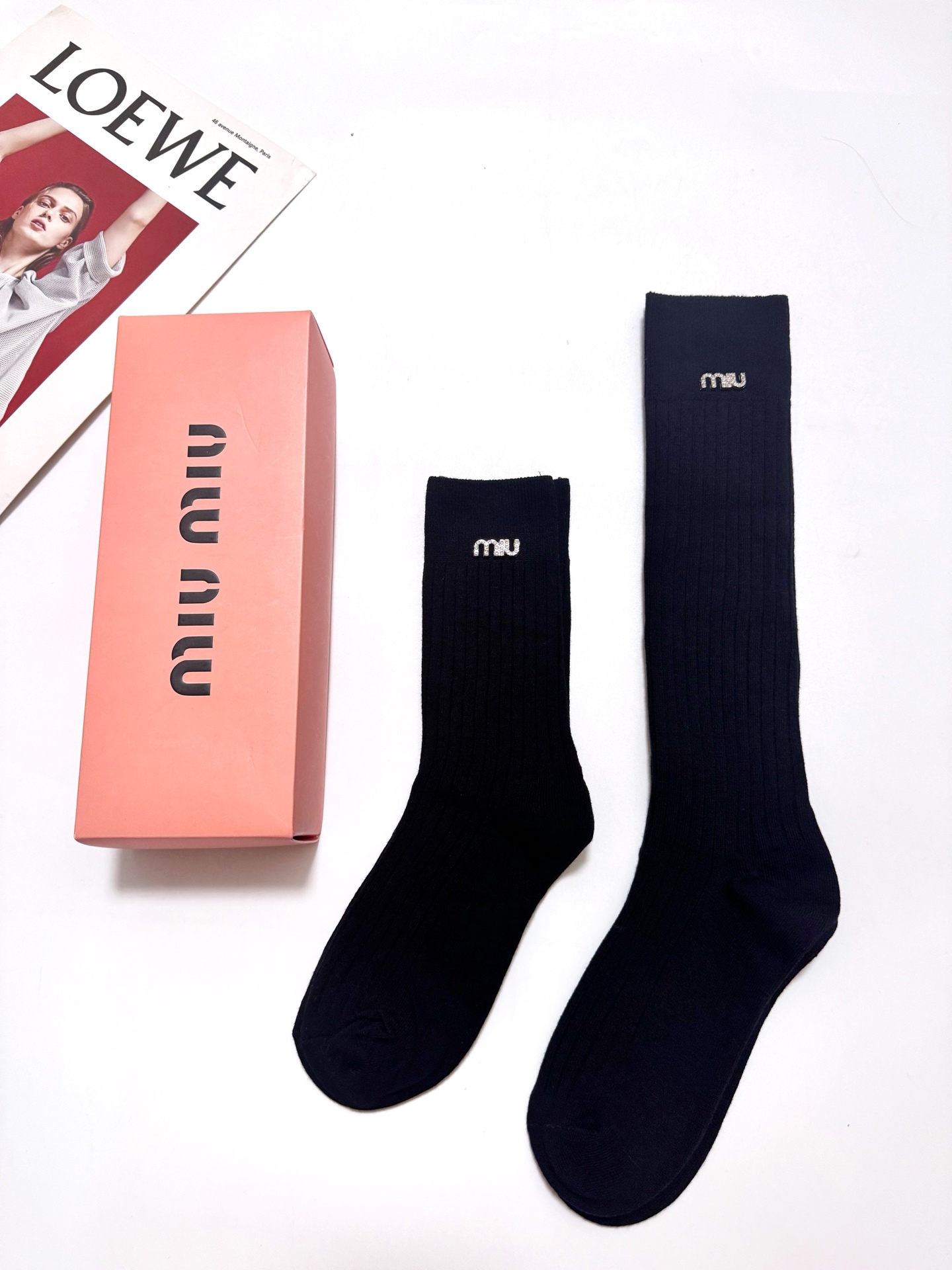 配包装 🌟【一盒2双】  🌟缪缪 miumiu 经典字母logo 纯棉高筒袜/中筒袜   ，ins超火爆小腿袜，纯棉面料