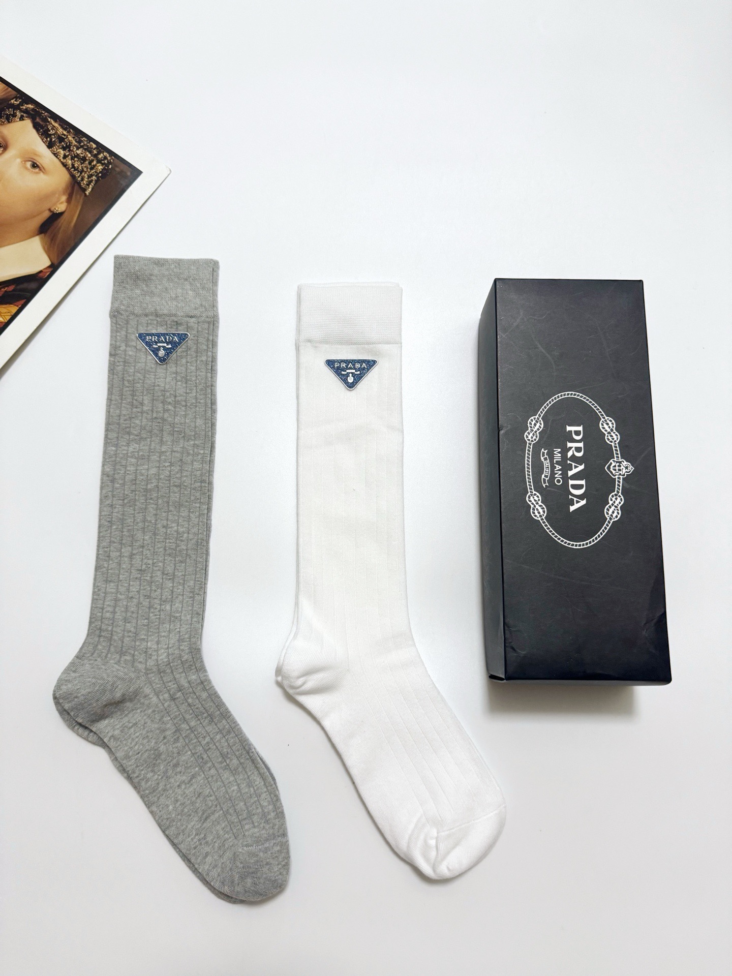 配包装 🌟【一盒2双】  🌟Prada 普拉达 经典字母logo纯棉袜 小腿堆堆袜，ins超火爆红人同款，精美 面料，潮