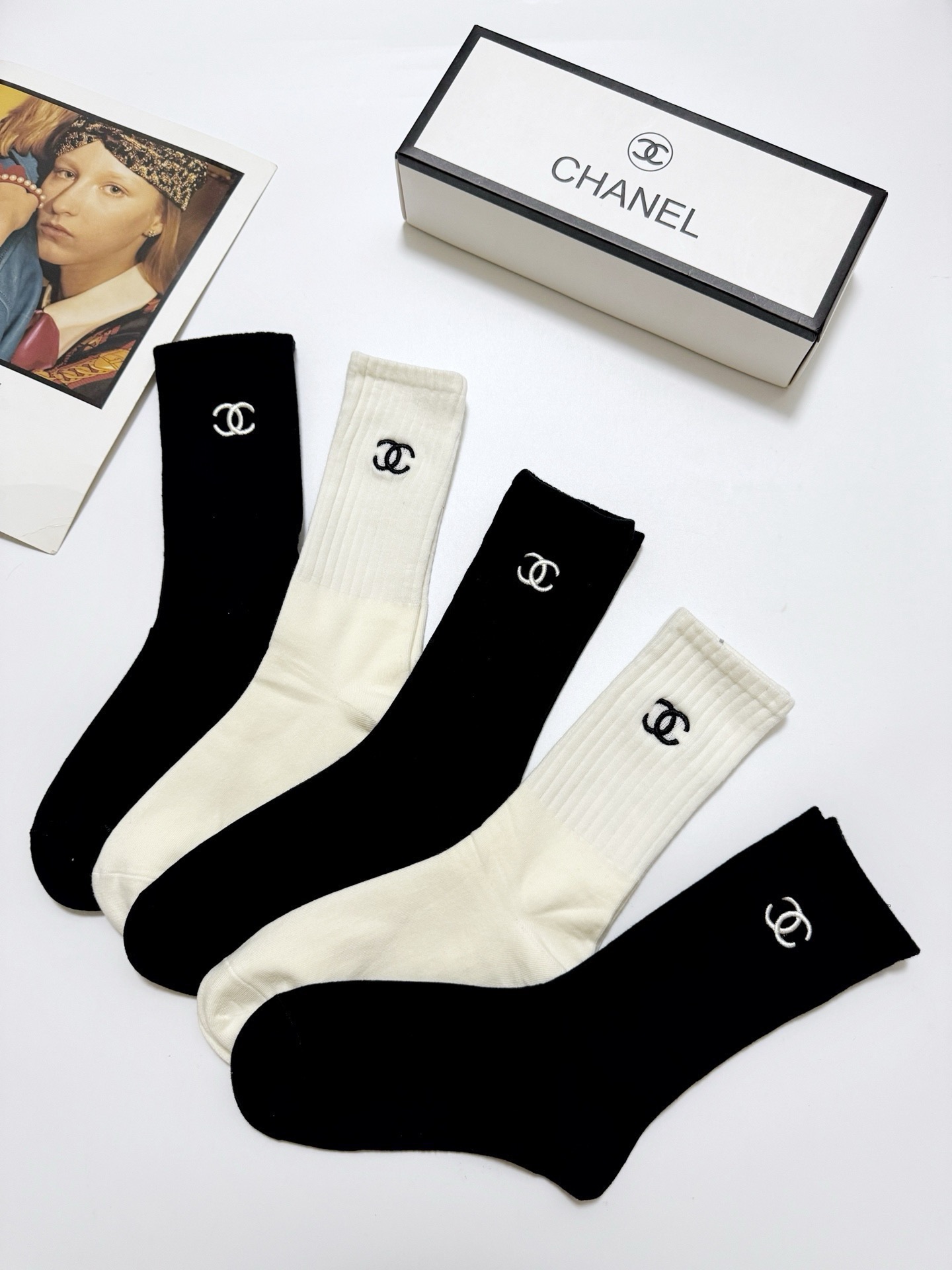 配包装 🌟【一盒5 双】  🌟Chanel 香奈儿 经典刺绣字母logo 纯棉中筒袜   ，ins超火爆小腿袜，纯棉面料