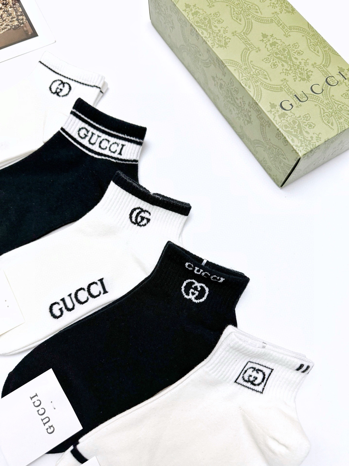 配包装 🌟【一盒5 双】  🌟Gucci 古琦 经典字母logo 双G 短袜   ，ins超火爆短袜，纯棉面料，潮人必备