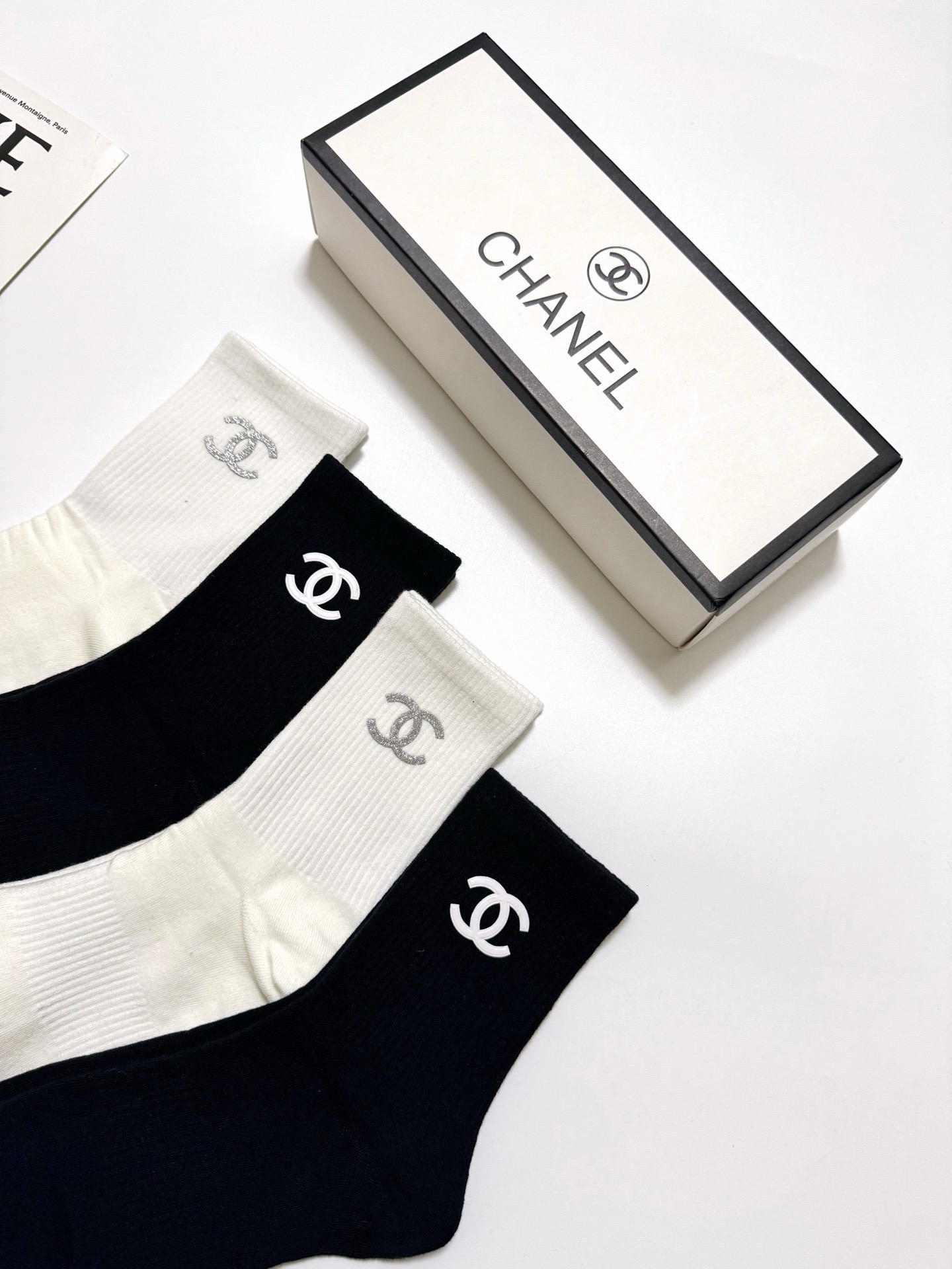 配包装 🌟【一盒4双】 🌟Chanel 香奈儿 经典纯色 字母logo 纯棉中筒袜  🌟ins爆款！专柜在售ing 🌟原